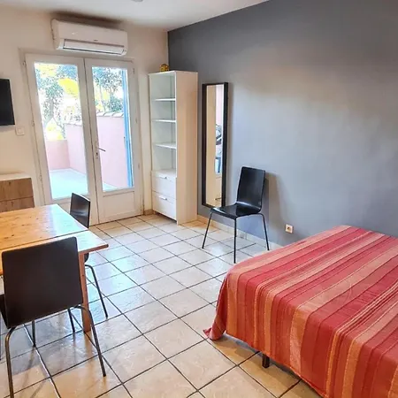A Hyeres, 20 M², Jardin Et Parking Prive Lägenhet Hyères