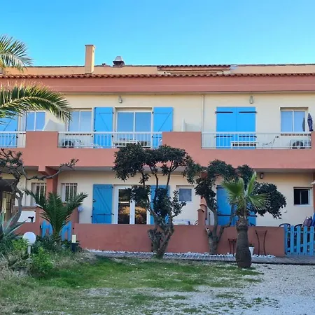 à Hyères, 20 M², Jardin Et Parking Privé *