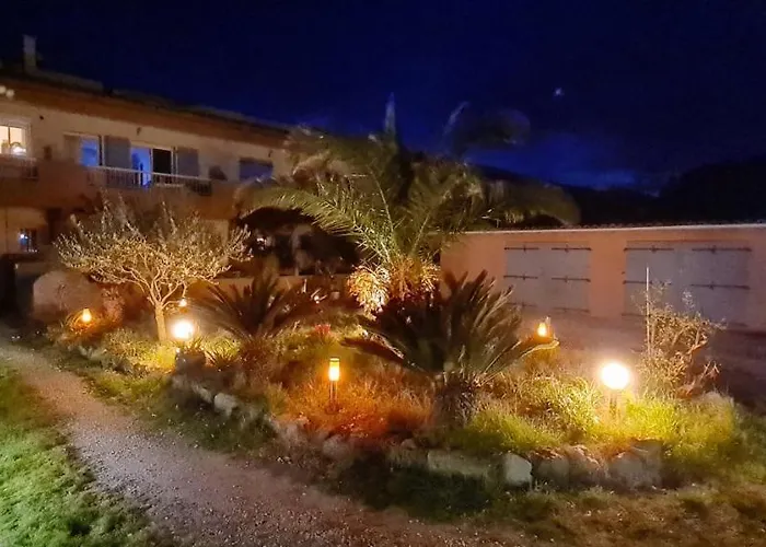 A Hyeres, 20 M², Jardin Et Parking Prive * Hyères