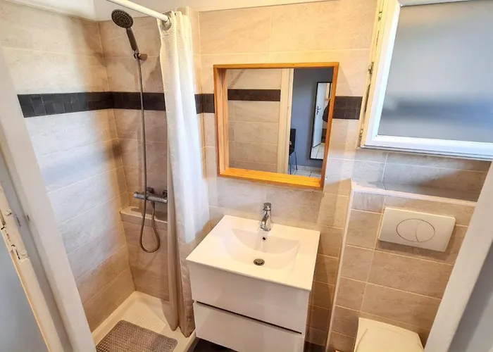 A Hyeres, 20 M², Jardin Et Parking Prive * Hyères