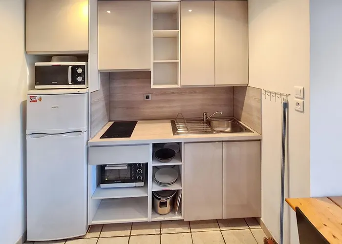 A Hyeres, 20 M², Jardin Et Parking Prive Hyères